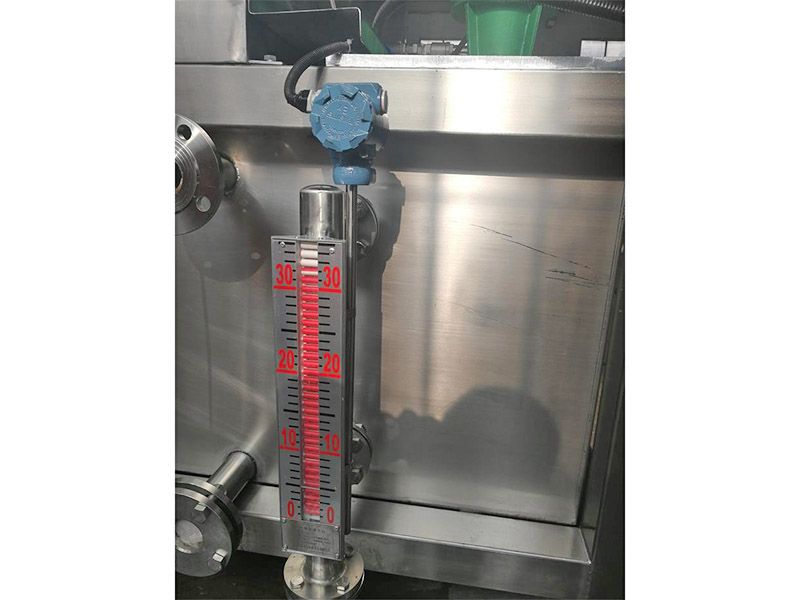 帶有液位計的自動翻轉式容器清洗消毒機